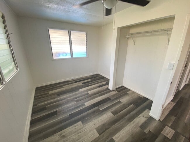 Building Photo - 1147