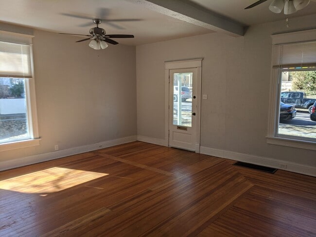 Building Photo - SUPER CUTE VINTAGE 2-STORY HOME IN BERKELE...