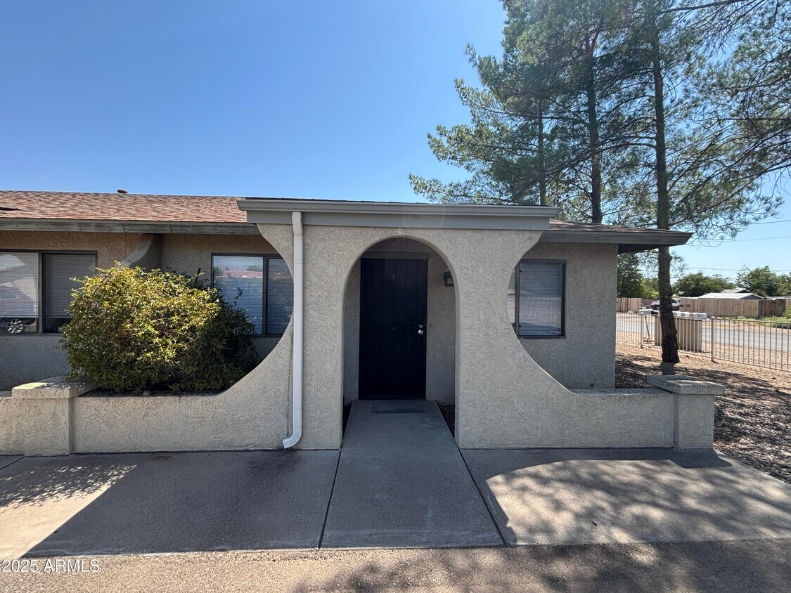 Foto principal - 1628 E Birch St