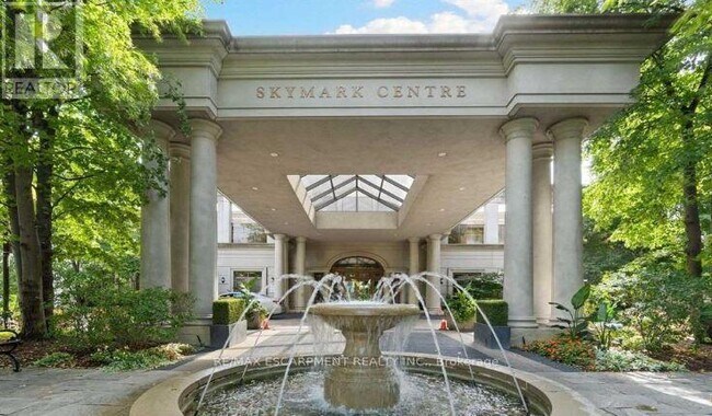 Photo du bâtiment - 78 Harrison Garden Blvd