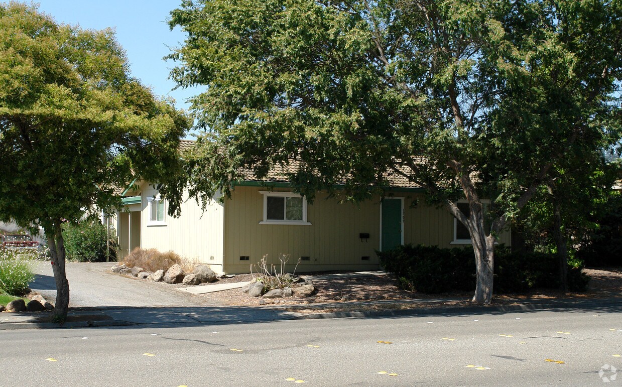 Primary Photo - 1709 Mission Blvd
