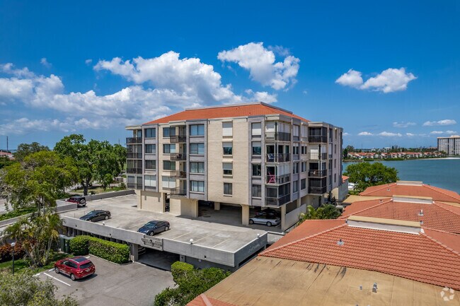 Building Photo - Palma Del Mar
