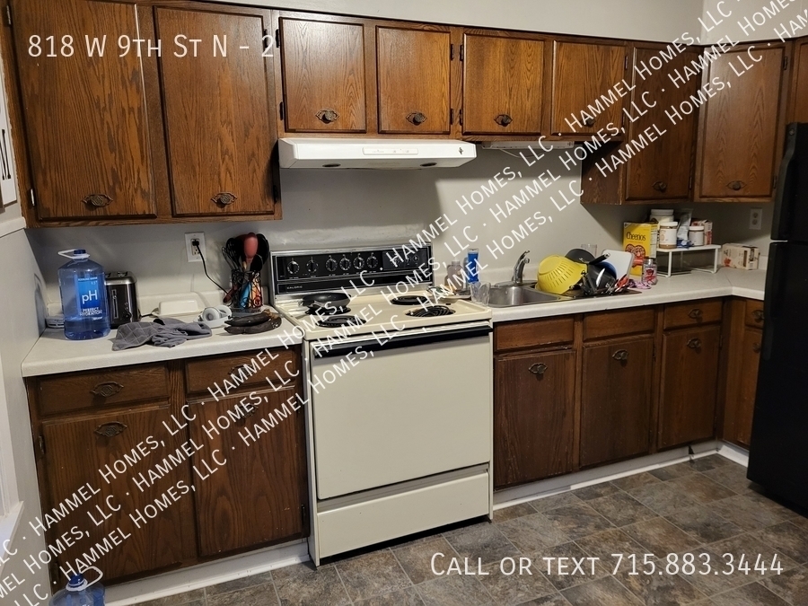 Foto principal - 818 W 9th St N