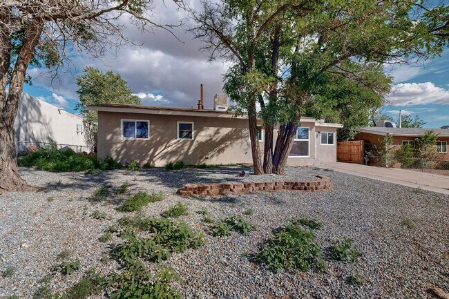 Building Photo - NE 3 bedroom 1 bath 1348/sf