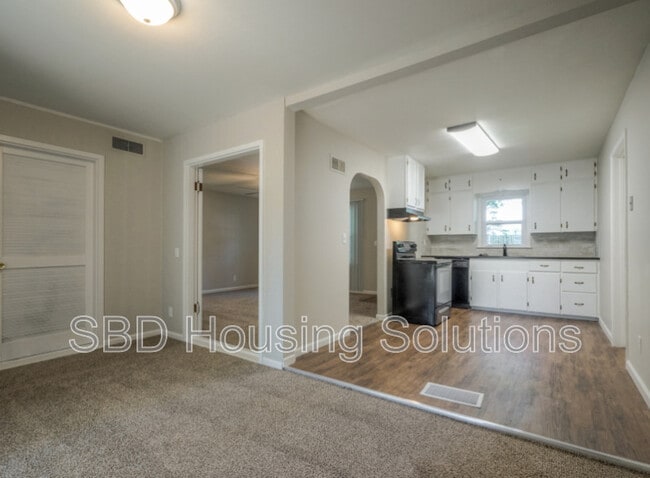 Building Photo - 1002 Orchard Ave