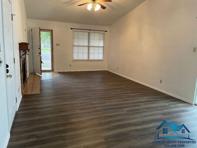 Foto del edificio - For Rent - 2 Bed/ 1.5 Bath