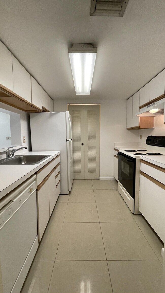 Foto del edificio - 9833 Westview Dr