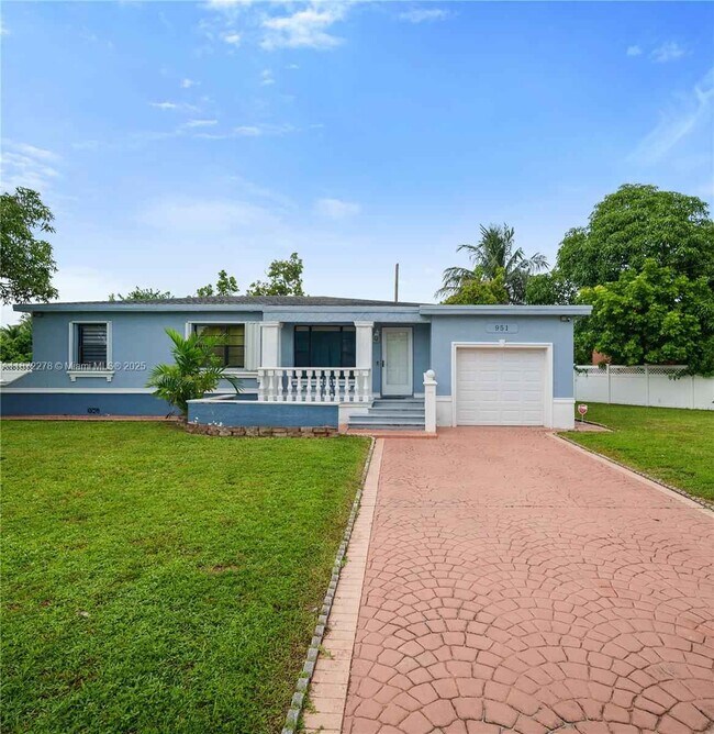 Foto del edificio - 951 NW 148th St