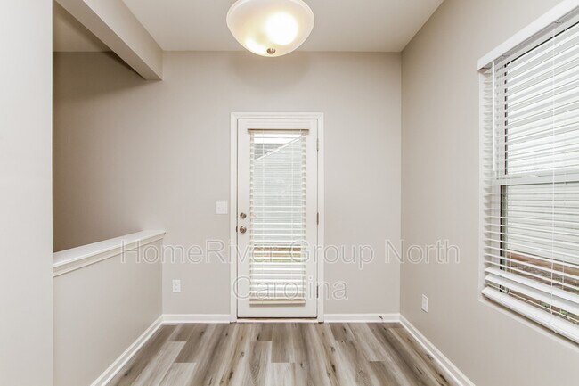 Foto del edificio - 701 Falls Ln