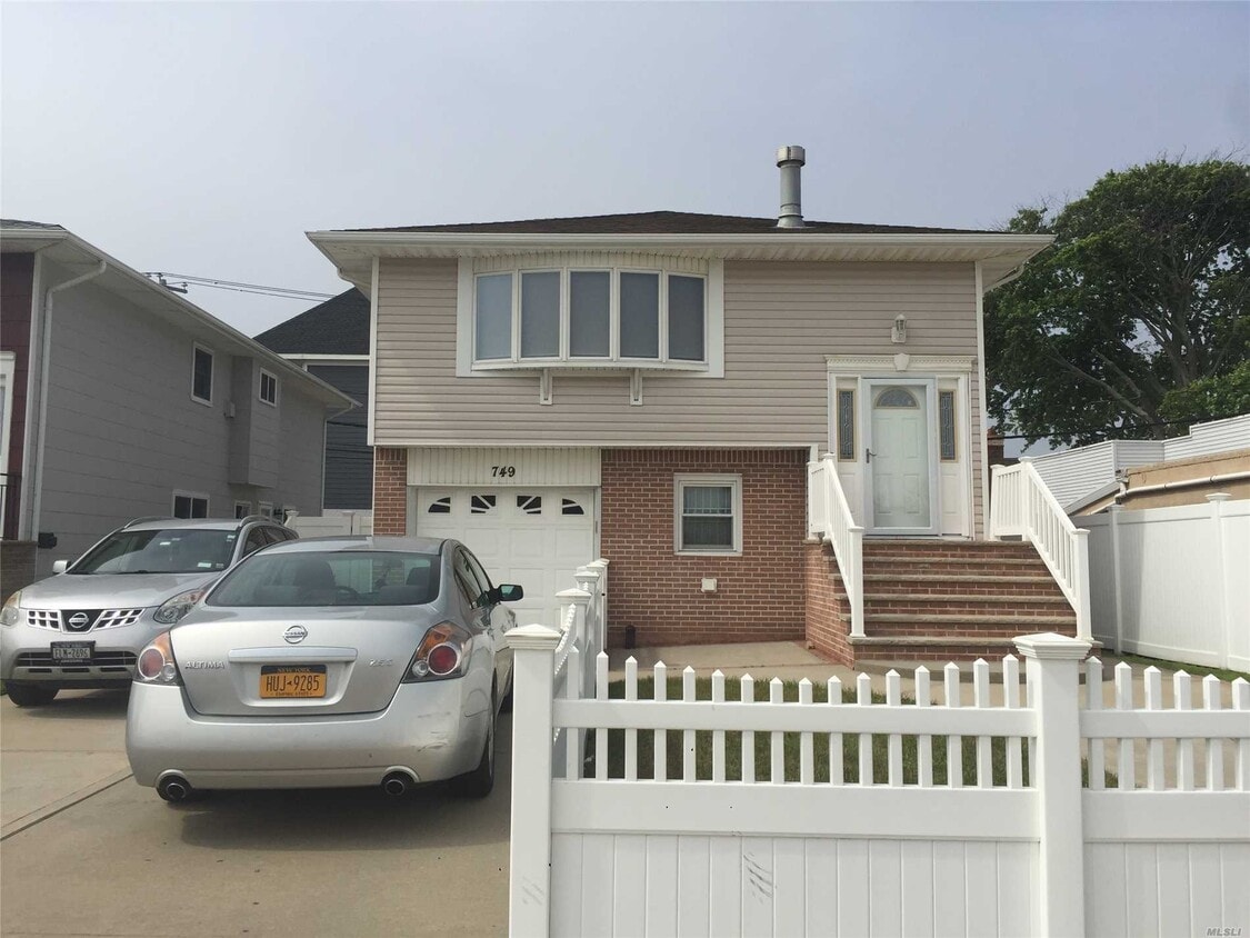 Primary Photo - 749 E Park Ave