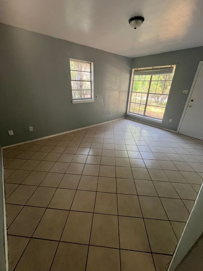 Foto del edificio - 3 Bedroom Home in Cedar Grove