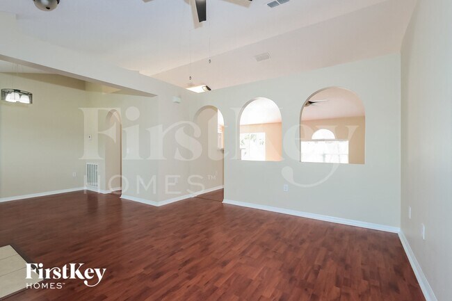 Building Photo - 1438 SW Paar Dr