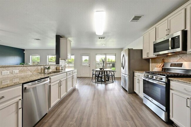 Foto del edificio - 6912 Crestone Rd