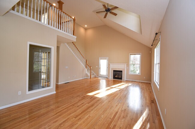 Building Photo - 4216 Meadowcreek Ln
