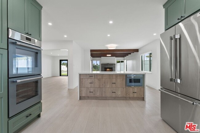 Building Photo - 4444 Don Felipe Dr