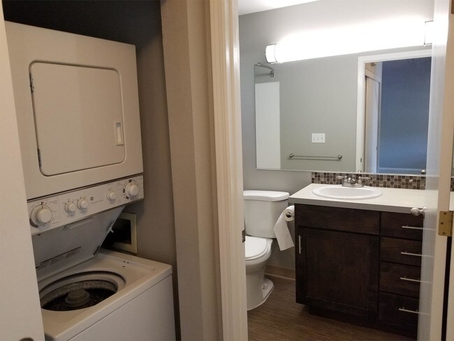 Foto del edificio - 250 Evergreen Rd