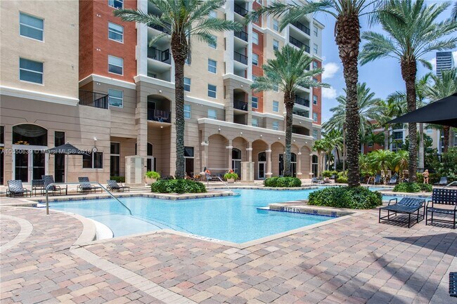 Foto del edificio - 17145 N Bay Rd