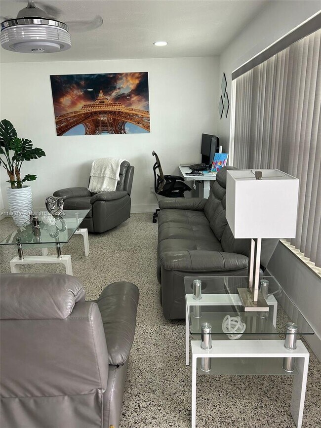 Foto del edificio - 17420 NW 47th Ct