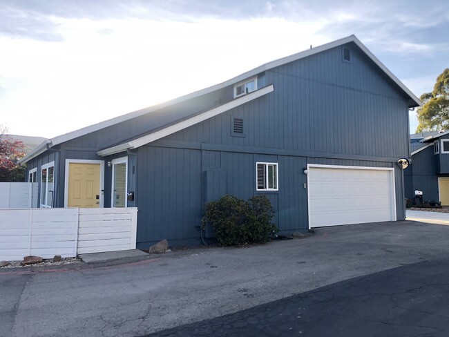 Building Photo - 1196 Oceanaire Dr