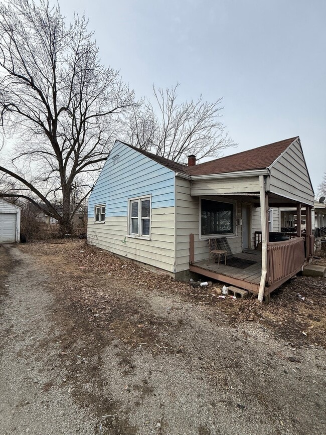 Building Photo - 1305 E Whitmer St