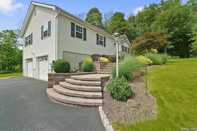 Building Photo - 148 Woodland Rd