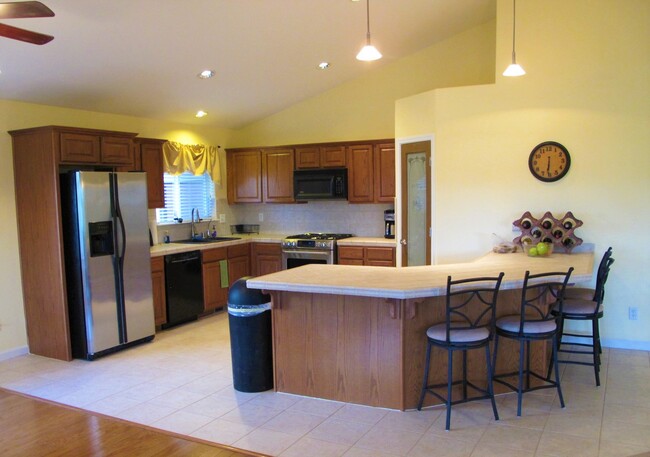 Kitchen - 1053 Pepper Ln