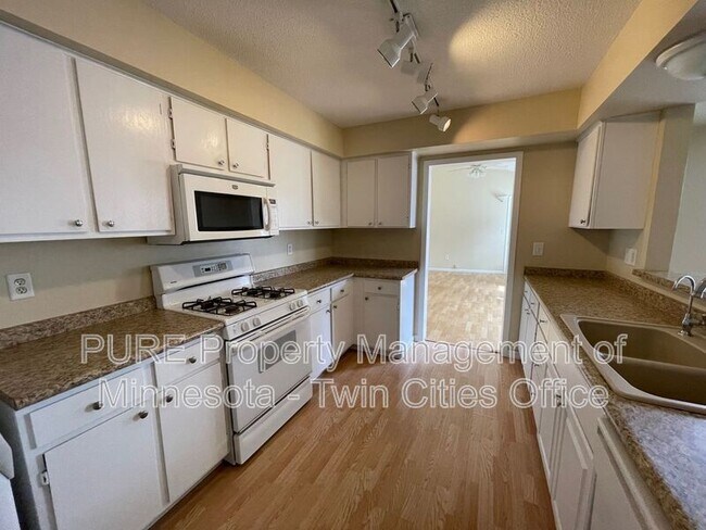 Foto del edificio - 15825 Granada Ave