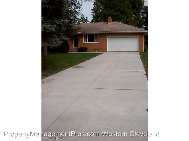 Building Photo - 5761 Darrow Dr