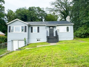 Building Photo - 1206 Quo Ave