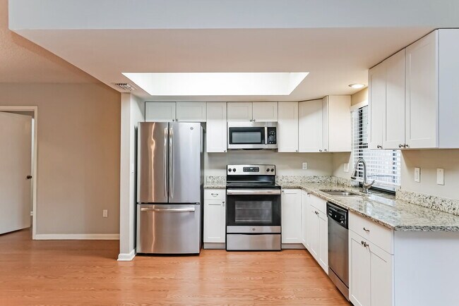 Building Photo - 3444 Brian Rd S