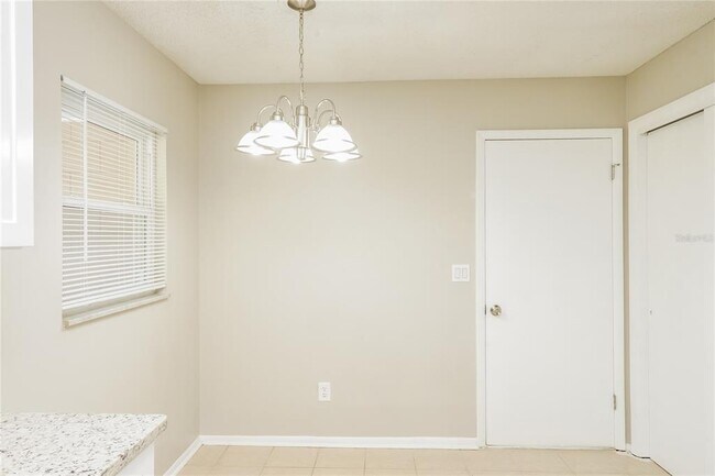 Foto del edificio - 913 Redwood Ct