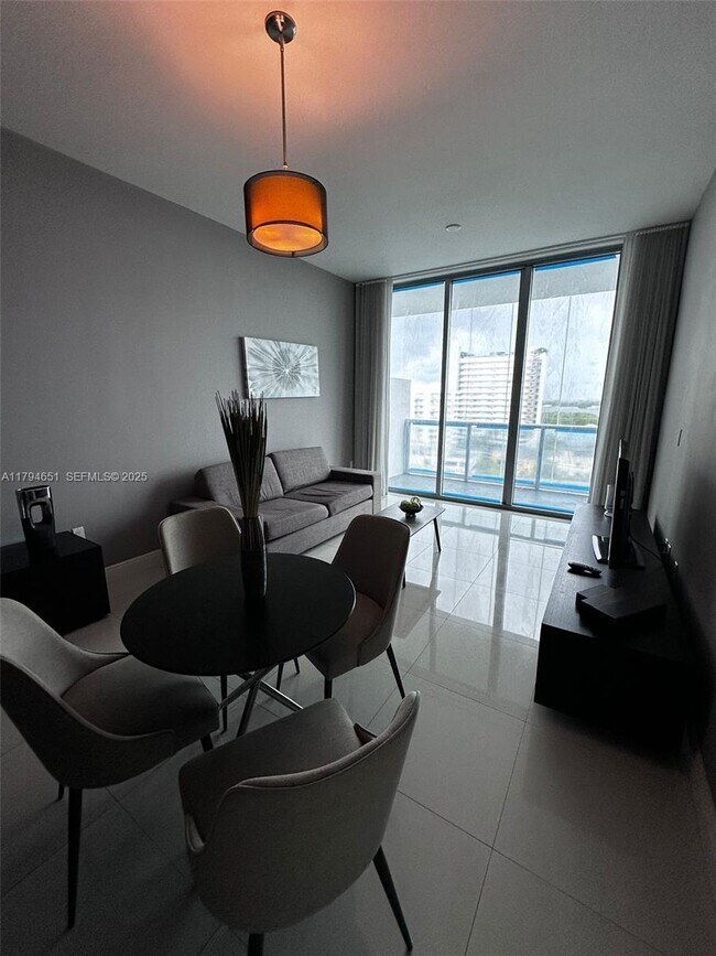 Foto del edificio - 7930 East Dr