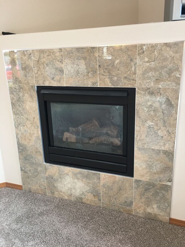 Foto del edificio - Large 4 bedroom house that is Pet Friendly!