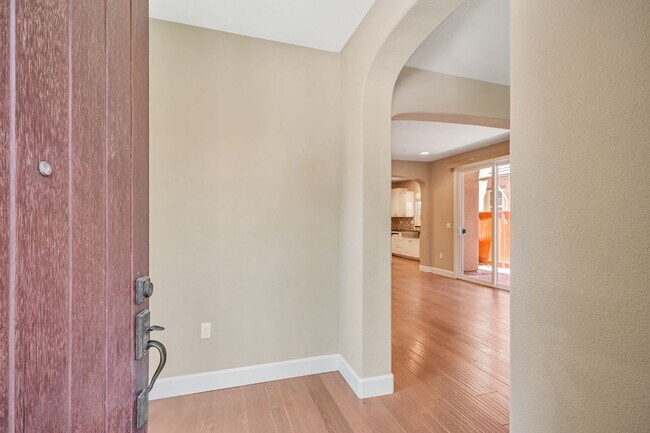 Building Photo - 2063 Poinsettia St
