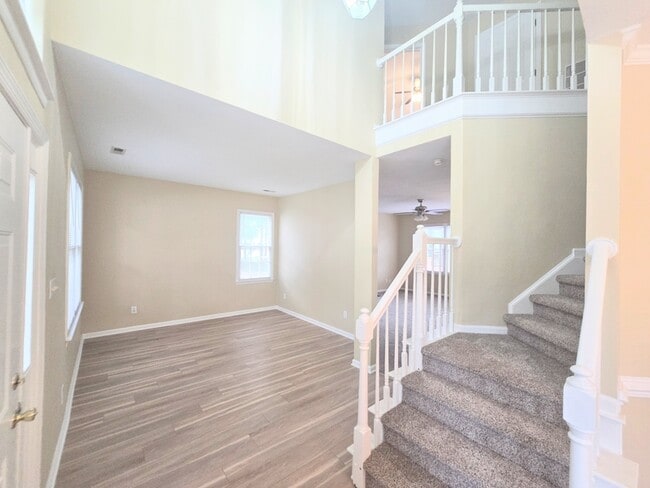 Building Photo - 1009 Friar Tuck Ct