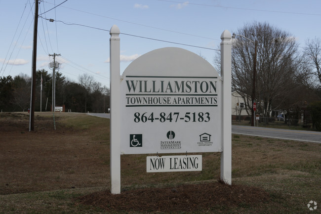 Foto del edificio - Williamston Townhouses