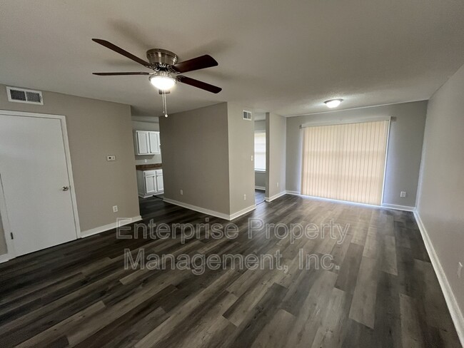 Foto del edificio - 3561 Hallbrook St