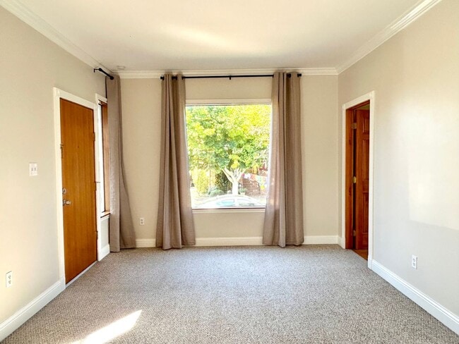 Building Photo - Charming 1907 Phinney/Greenwood Bungalow w...