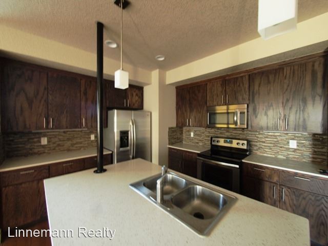 Building Photo - 3 br, 2.5 bath House - 2324 Verna Lee Blvd