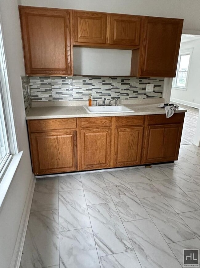 Foto del edificio - 4 Bedroom on MAPLE PARKWAY