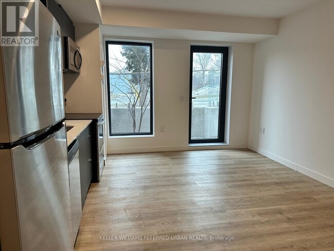 Building Photo - 325 University Ave W