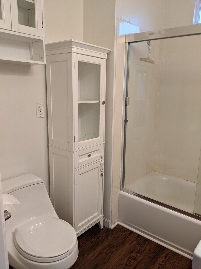 baño - 1316 Cedar Street