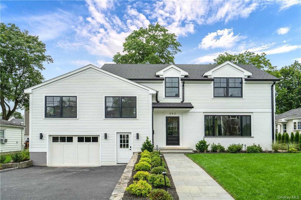 Foto principal - 652 Forest Ave