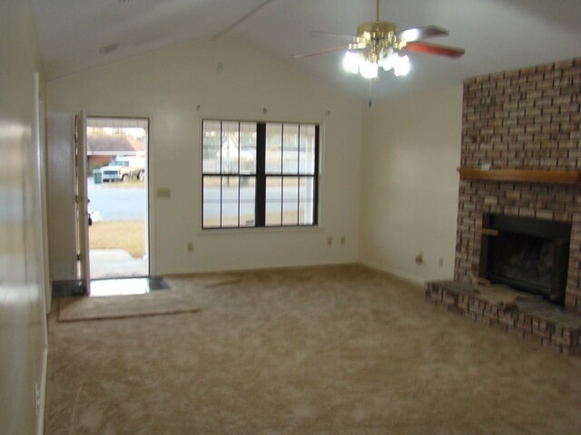 Building Photo - Home For Rent