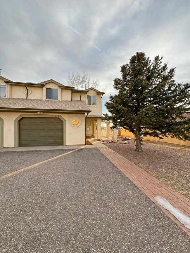 Building Photo - Elbow Dr W 228-230