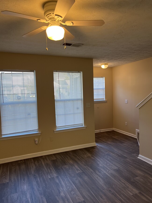 Foto del edificio - 5974 Sherwood Trace