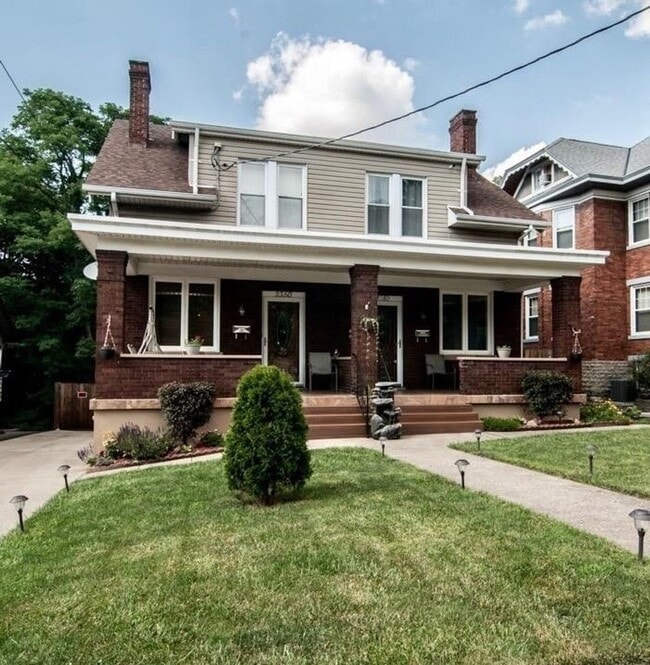 Building Photo - Norwood - Lovely, clean quiet 3bed in side by side duplex