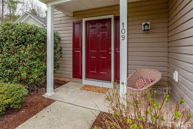 Foto del edificio - 109 Chilmark Ridge Dr