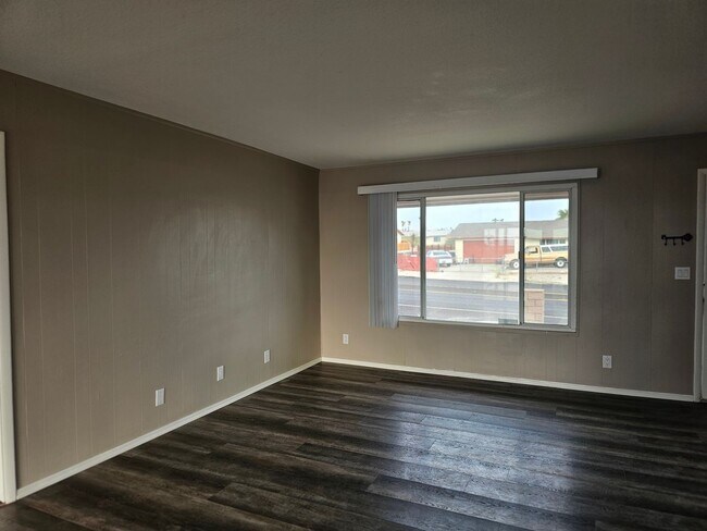 Building Photo - MOVE IN SPECIAL ONE MONTH FREE RENT!!Unfur...