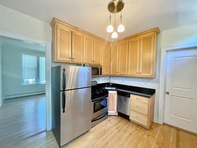 Building Photo - 7025 N Damen Ave